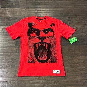 Nike Lebron LBJ23 Lion T Shirt LBJ new 2013 red Mens Size Small